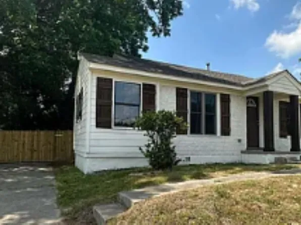 79 E Shelby Dr, Memphis, TN 38109