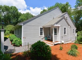 1 Laurelwood Dr, Hopedale, MA 01747