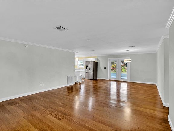 3rd image of 2035 13th Ave SW