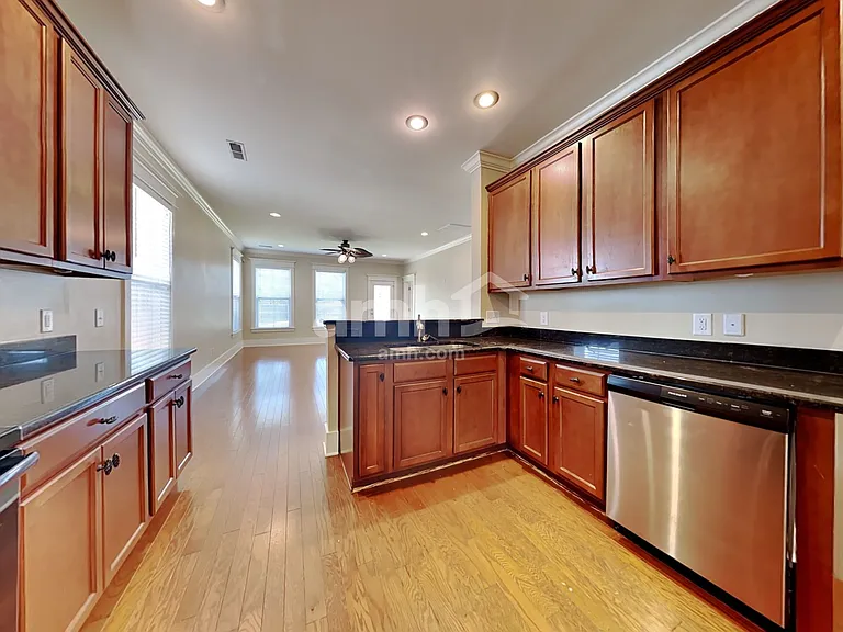 232 Cameron St — Photo 4