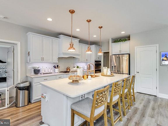 5th image of 32273 Janice Ln