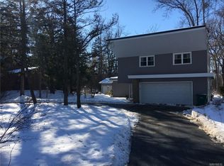 5274 Roberts Rd, Hamburg, NY 14075