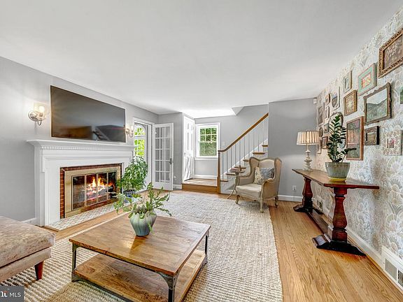 4th image of 3911 Maury Pl