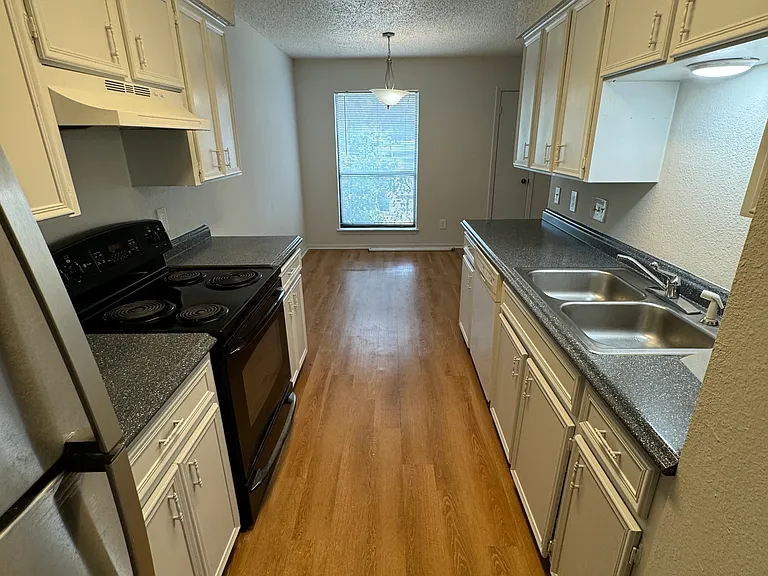 7000 Oak Meadow Cir #C — Photo 10