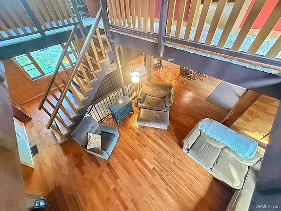4th image of 441 Idlewild Rd
