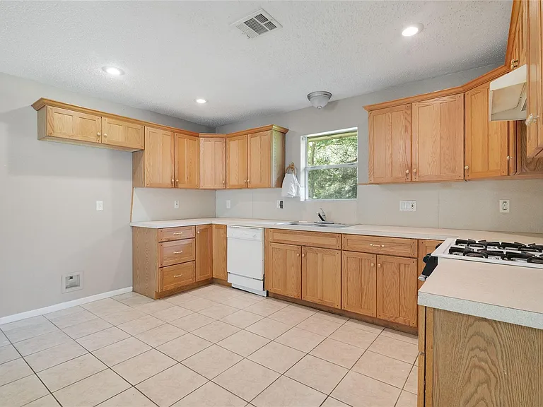 2808 Morenci St — Photo 14