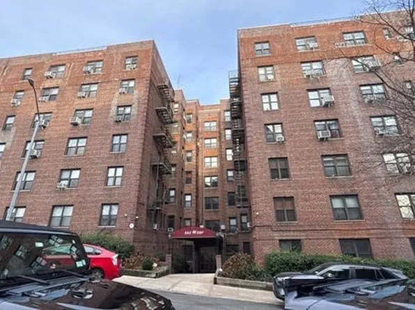 445 W 240th St, Bronx, NY 10463