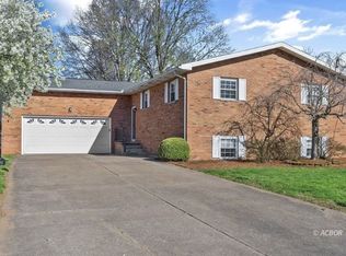 806 Seneca Dr, Belpre, OH