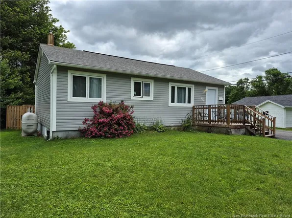 45 Clearview Ave, Fredericton, NB E3A 1J9