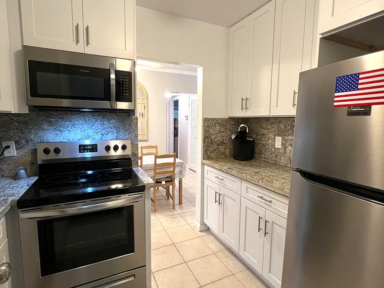 2270 NE 68th St #1911 — Photo 5