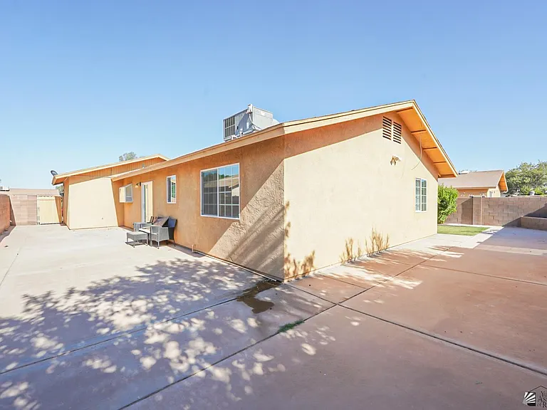 2146 S 47th Ave — Photo 10