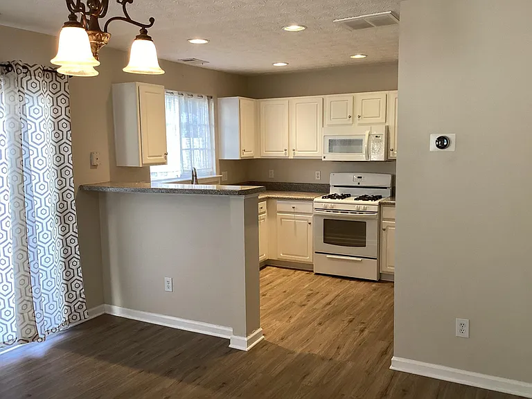 127 Swanee Ln — Photo 5