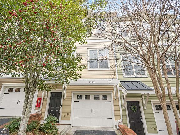 2nd image of 1949 Sterling Oaks Cir #13