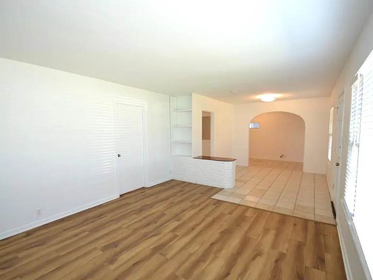 1211 Ridgemont Dr — Photo 3
