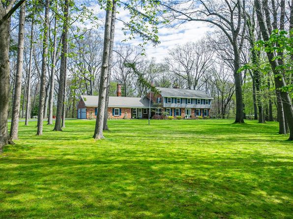 582 Pineglen Dr, Webster, NY 14580