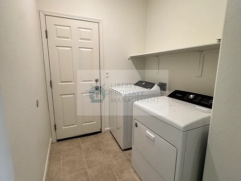 7216 E University Ave — Photo 9