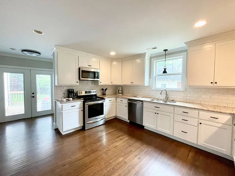 3028 Hope Ave — Photo 5