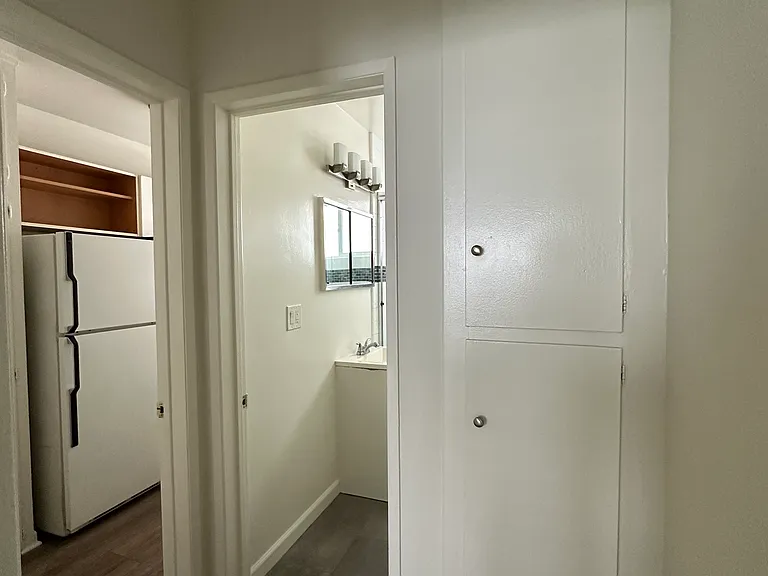 1530 Granville Ave #8 — Photo 5