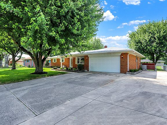 3rd image of 311 W Hill Valley Dr