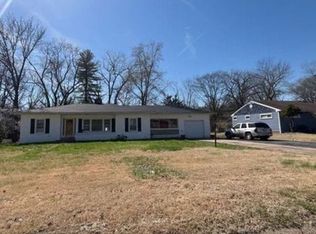 74 Capitol Hill Dr, Saint Louis, MO 63136