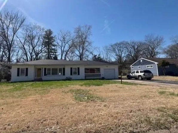 74 Capitol Hill Dr, Saint Louis, MO 63136