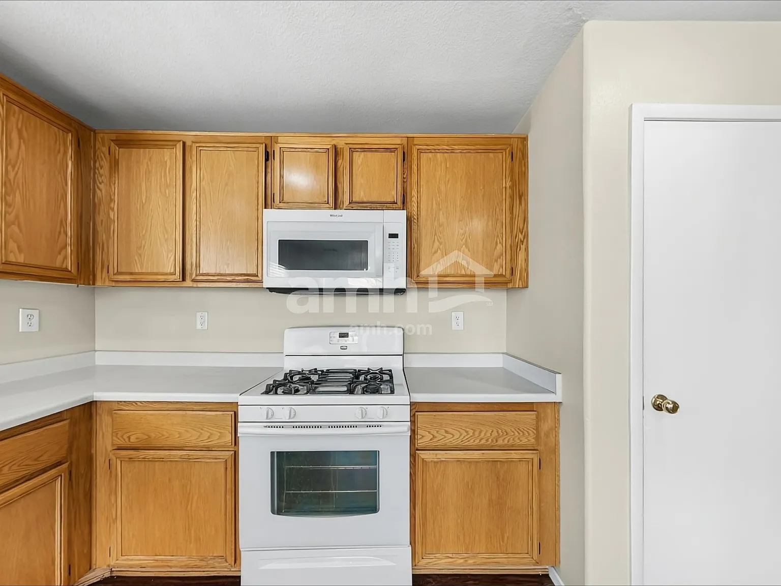 3 bed, 2.5 bath, 1480 sqft, $2,040 — Photo 4