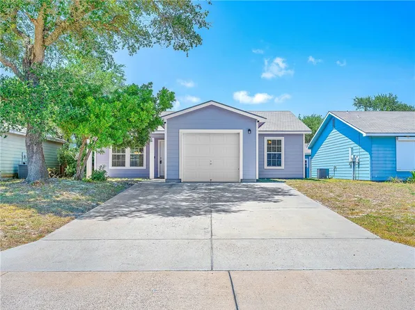 113 Captains Bay Dr, Rockport, TX 78382