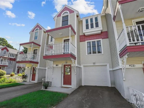 6 Nate Whipple Hwy APT 202, Cumberland, RI 02864