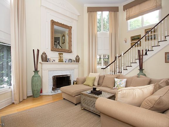 4th image of 15 Aspen Dr