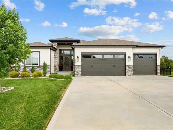 9104 SW 10th Ter, Blue Springs, MO 64064