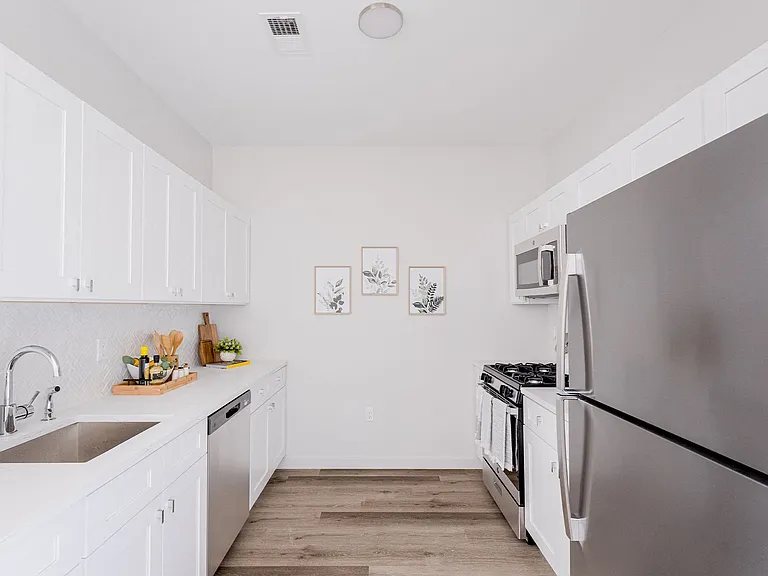 Bristol Station Apartments — Photo 10