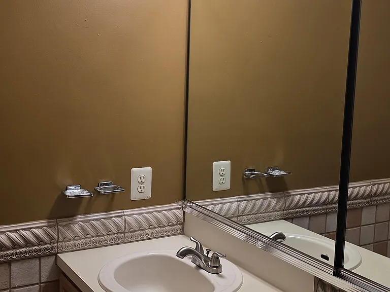 406 Colettes Ct — Photo 3