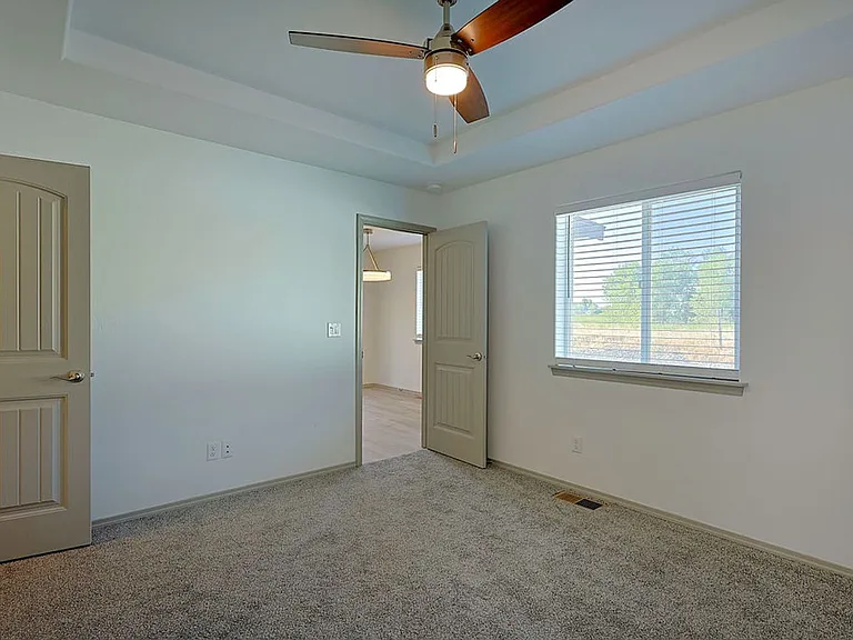 709 E Avenue K — Photo 10