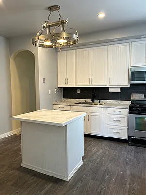 Rented by SERHANT. | media 32