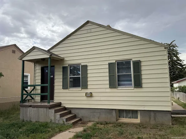 662 N 11th St, Laramie, WY 82072