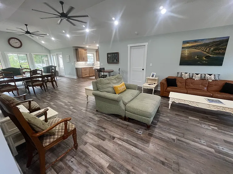541 S Shore Dr — Photo 4