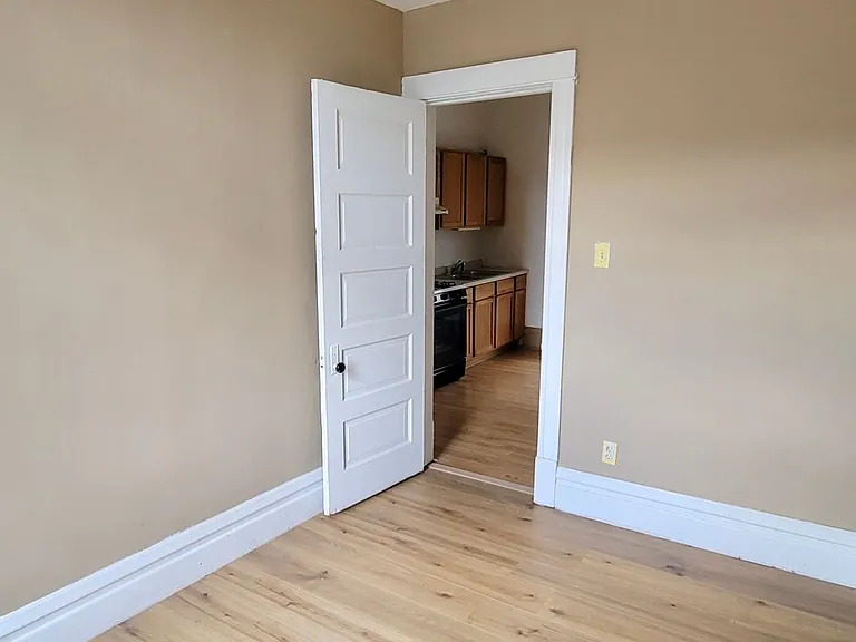 2155 N Kilbourn Ave — Photo 18