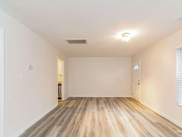 2855 Filbert St — Photo 5