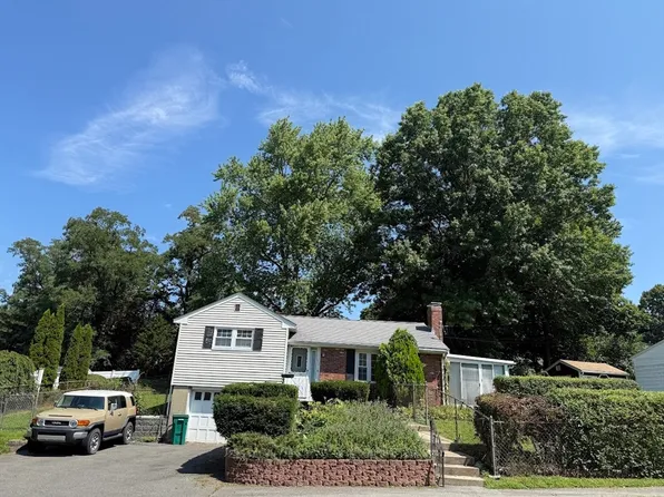 51 Westview Dr, Norwood, MA 02062