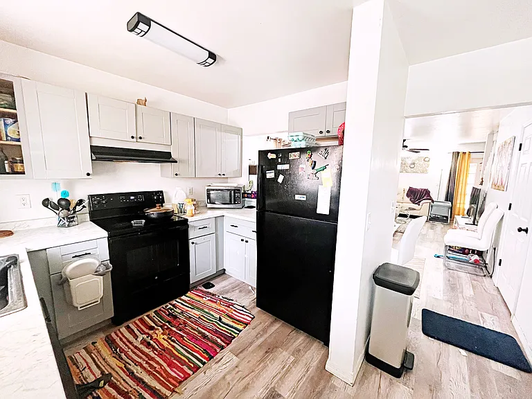 4717 SW 69th Ter — Photo 2