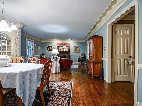 5th image of 213 Ashmont Ct