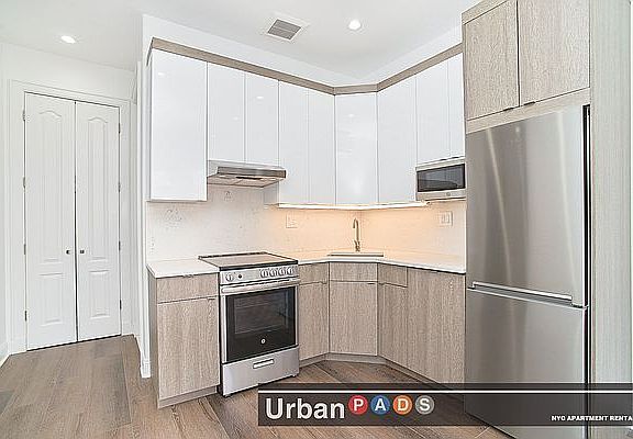 4th image of 934 President St #3F