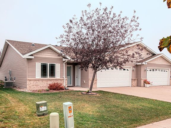 2nd image of 2122 Pembrooke Dr