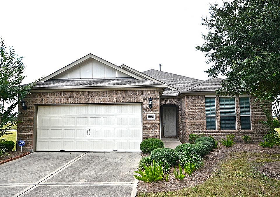 1st image of 902 Cleistes Ln