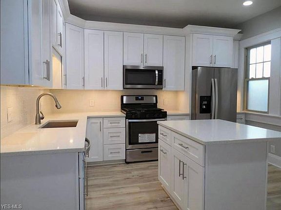 3rd image of 1441 W 58th St #A