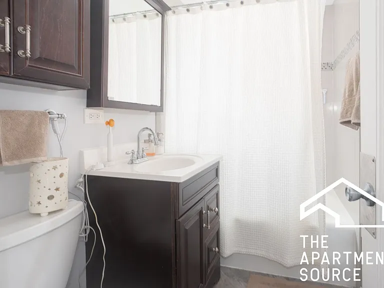 3706 N Sheffield Ave #208 — Photo 3