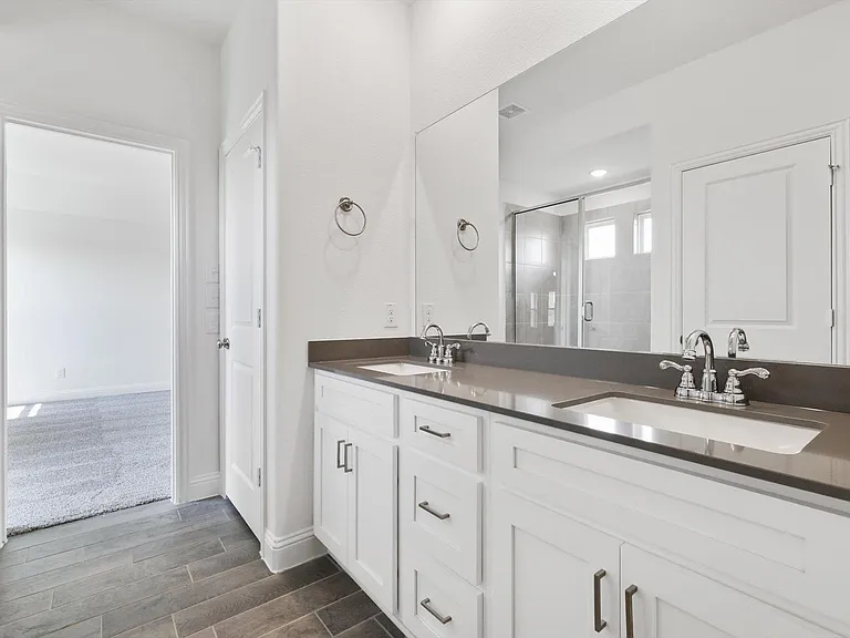 517 Amenduni Ln — Photo 22