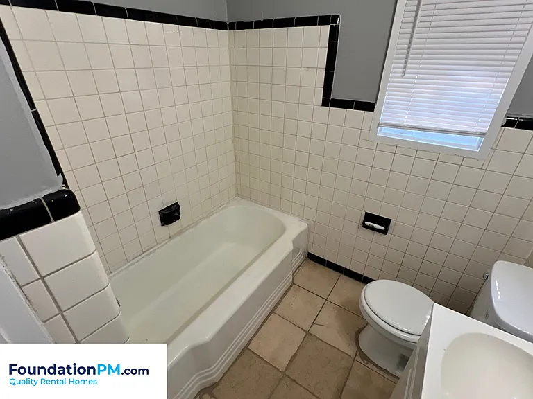 1570 Rebecca St — Photo 15