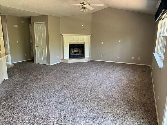 5th image of 1 Buckingham Dr