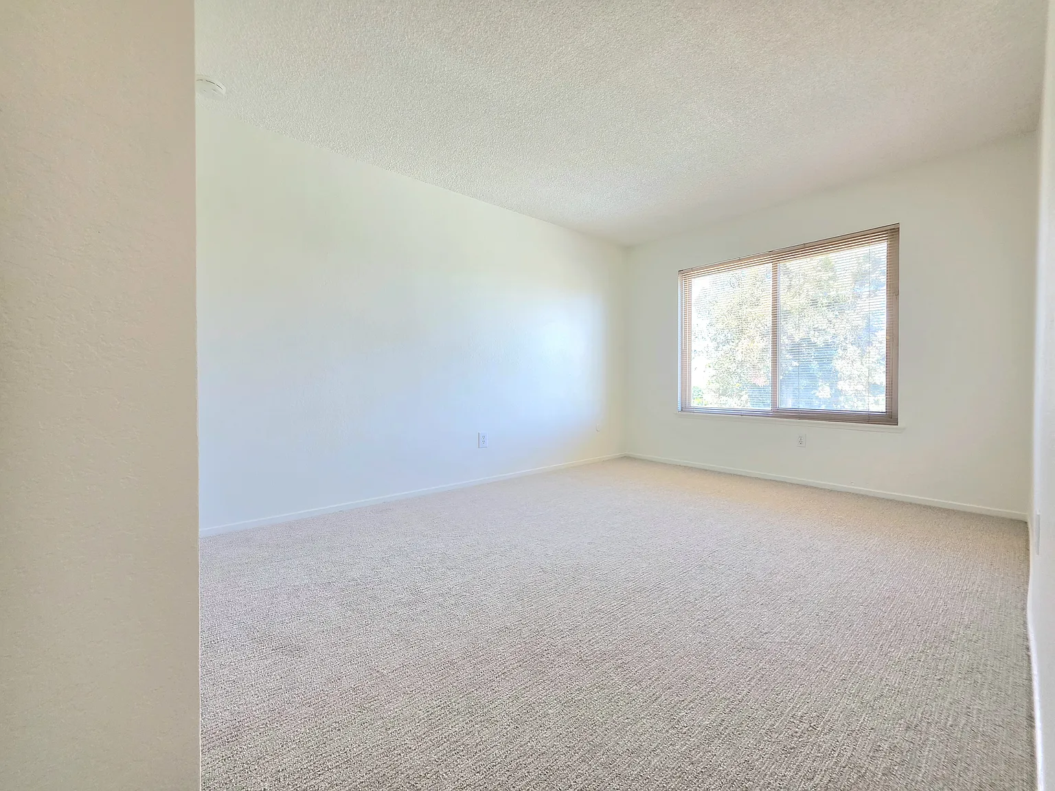 Iris Cir, Corona — Photo 4